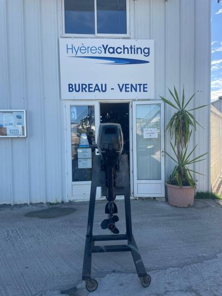 Moteur 30cv suzuki 2 temps arbre long  barre franche