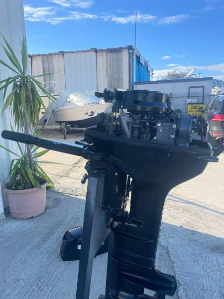 Moteur 30cv suzuki 2 temps arbre long  barre franche