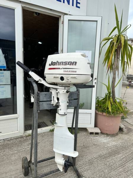 VENTE D'UN MOTEUR HORS BORD 6CV JOHNSON 4 TEMPS ARBRE LONG AUX ALENTOURS DE TOULON