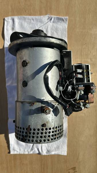 MOTEUR PROPULSEUR D'ETRAVE SUR HYERES