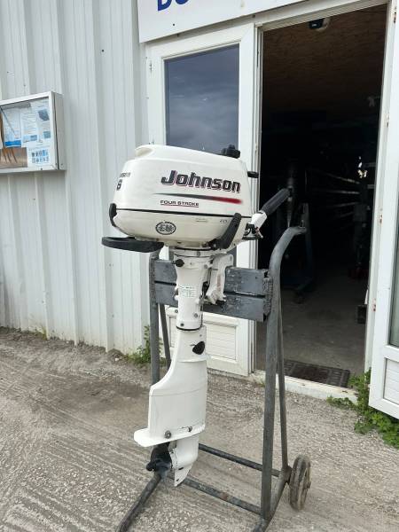 VENTE D'UN MOTEUR HORS BORD 6CV JOHNSON 4 TEMPS ARBRE LONG AUX ALENTOURS DE TOULON