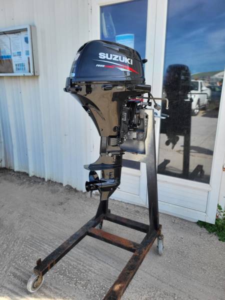 A vendre Moteur Suzuki 20 CV 4 Temps Injection Arbre Court près du Pradet