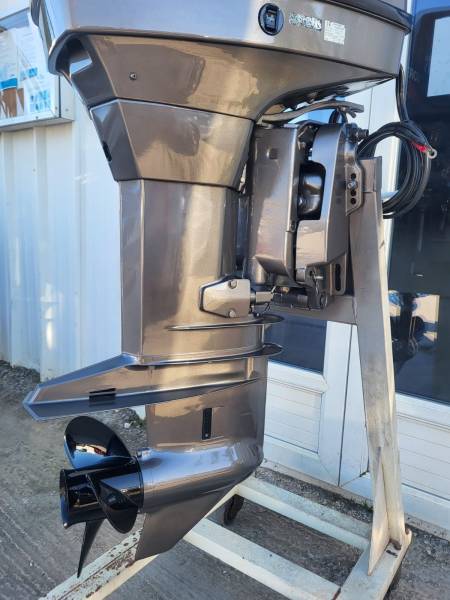 MOTEUR TOHATSU 120cv 2 TEMPS ARBRE LONG AUTOLUBE SUR HYERES