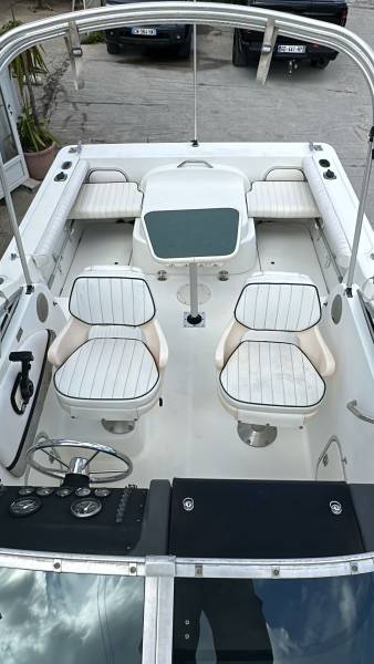 Bateau coque Bayliner Trophy 2052 avec moteur Mercruiser 135 CV Hyères proche La londe les Maures