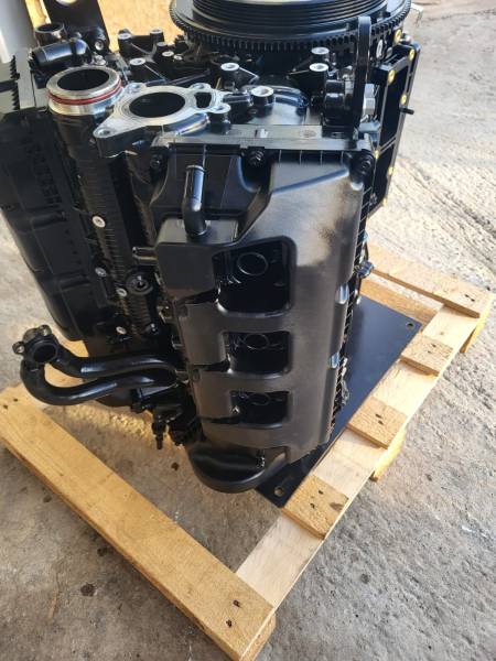 2 culasses Mercury V8 près de Carqueiranne